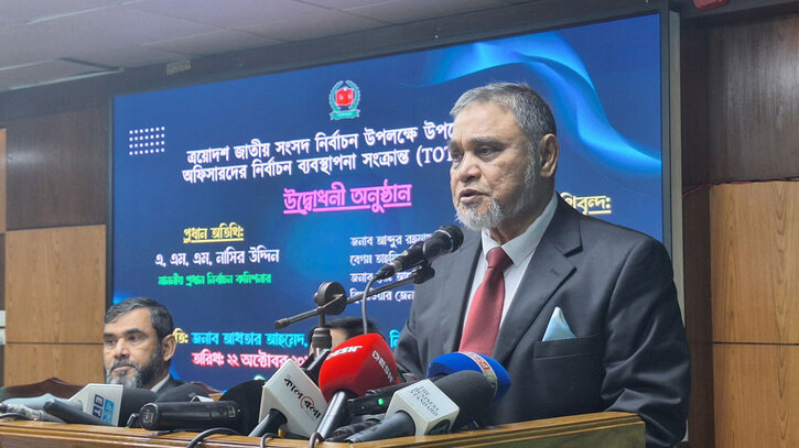 কোনো চাপের কাছে ইসি ‘নতি স্বীকার করবে না’: সিইসি কোনো চাপের কাছে ইসি ‘নতি স্বীকার করবে না’: সিইসি