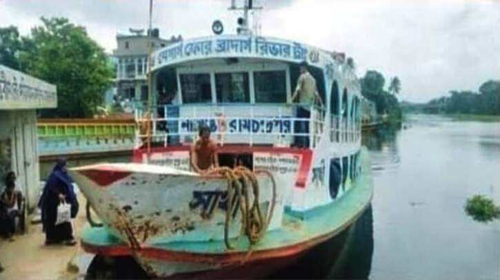 শতবর্ষ ধরে লঞ্চে কুমিল্লা থেকে ঢাকায় যাতায়াত শতবর্ষ ধরে লঞ্চে কুমিল্লা থেকে ঢাকায় যাতায়াত
