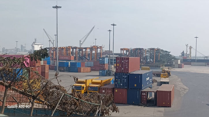 চট্টগ্রাম বন্দরে শ্রমিক-কর্মচারীদের কর্মবিরতি