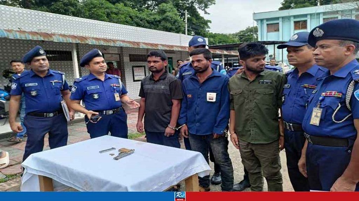 পুলিশের তল্লাশিতে ধরা জামিনপ্রাপ্ত ডাকাতচক্র পুলিশের তল্লাশিতে ধরা জামিনপ্রাপ্ত ডাকাতচক্র