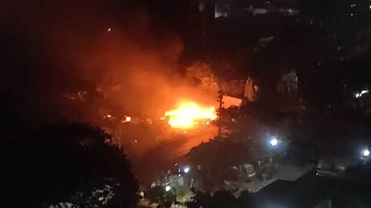 মোহাম্মদপুরে গ্যারেজের আগুনে ‘নাশকতা’ দেখছে পুলিশ