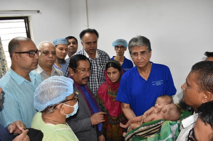 বিএসএমএমইউয়ে আলাদা হল পেটে ও বুকে জোড়া লাগানো দুই শিশু বিএসএমএমইউয়ে আলাদা হল পেটে ও বুকে জোড়া লাগানো দুই শিশু