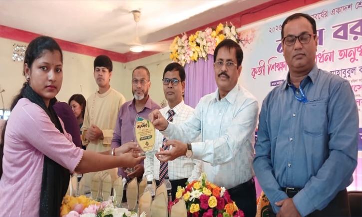 ফেনী সরকারি জিয়া মহিলা কলেজে কৃতি শিক্ষার্থী সংবর্ধনা