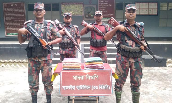সাতক্ষীরা সীমান্ত থেকে ভারতীয় চোরাই পণ্য জব্দ
