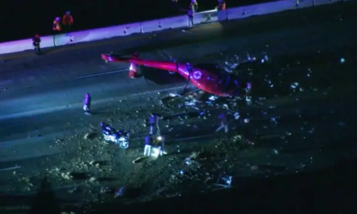 ক্যালিফোর্নিয়ার মহাসড়কে মেডিকেল হেলিকপ্টার বিধ্বস্ত