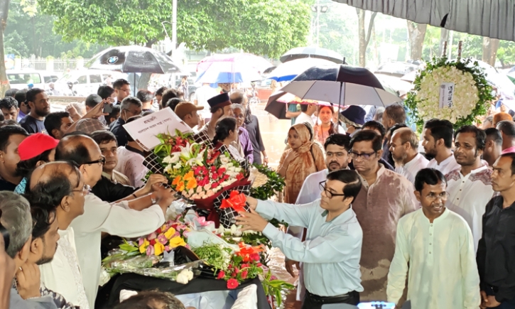 কেন্দ্রীয় শহীদ মিনারে সৈয়দ মনজুরুল ইসলামের প্রতি সর্বসাধারণের শ্রদ্ধা নিবেদন