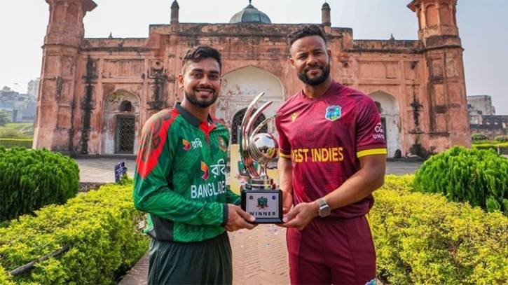 লালবাগ কেল্লায় বাংলাদেশ-ওয়েস্ট ইন্ডিজওয়ানডে সিরিজের ট্রফি উন্মোচন লালবাগ কেল্লায় বাংলাদেশ-ওয়েস্ট ইন্ডিজওয়ানডে সিরিজের ট্রফি উন্মোচন