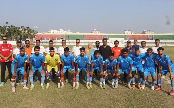 চাঁদপুর জেলা প্রশাসক গোল্ডকাপ ফুটবল টুর্নামেন্টে চ্যাম্পিয়ন মতলব চাঁদপুর জেলা প্রশাসক গোল্ডকাপ ফুটবল টুর্নামেন্টে চ্যাম্পিয়ন মতলব