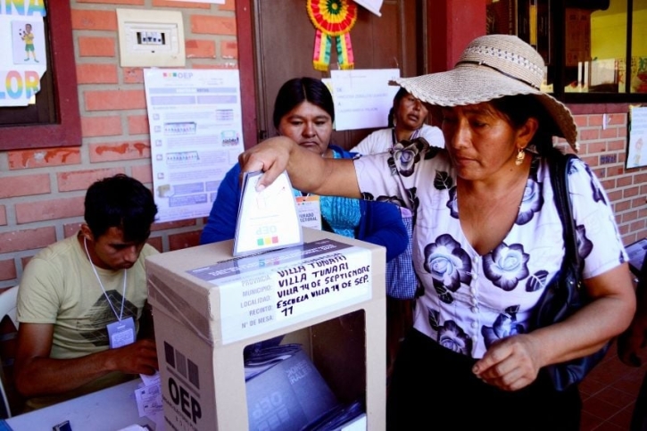 বলিভিয়ায় দুই দশকের সমাজতান্ত্রিক শাসনের অবসান, মধ্য-ডানপন্থী প্রেসিডেন্ট নির্বাচিত বলিভিয়ায় দুই দশকের সমাজতান্ত্রিক শাসনের অবসান, মধ্য-ডানপন্থী প্রেসিডেন্ট নির্বাচিত