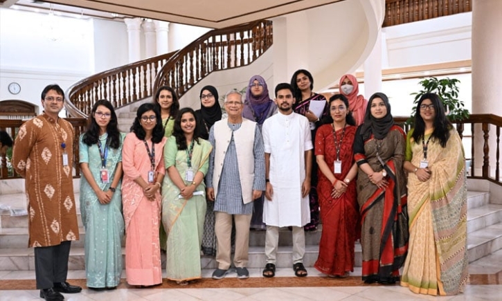 জাতীয় নীতি প্রতিযোগিতায় বিজয়ী শিক্ষার্থীদের সঙ্গে প্রধান উপদেষ্টার শুভেচ্ছা বিনিময় জাতীয় নীতি প্রতিযোগিতায় বিজয়ী শিক্ষার্থীদের সঙ্গে প্রধান উপদেষ্টার শুভেচ্ছা বিনিময়