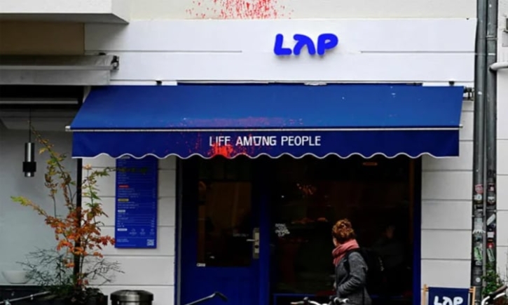 বাজেট কফি চেইন এলএপিকে ঘিরে বিতর্ক, বার্লিনে ক্ষোভ-প্রতিবাদ