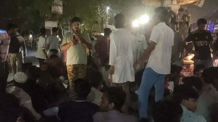 ‘নো মোর আওয়ামী লীগ’ স্লোগানে উত্তাল কুড়িগ্রামের শাপলা চত্বর ‘নো মোর আওয়ামী লীগ’ স্লোগানে উত্তাল কুড়িগ্রামের শাপলা চত্বর