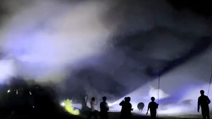 মাদারীপুরে টর্চ লাইট জ্বালিয়ে ৪ ঘণ্টা ধরে সংঘর্ষ