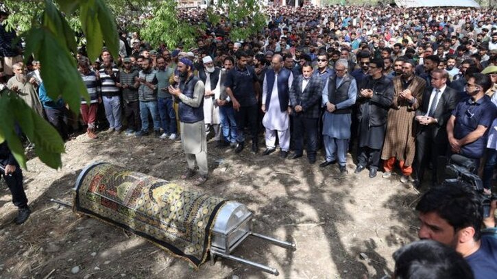 কাশ্মীর হামলার জবাব কীভাবে দেওয়া উচিত ভারতের — শশী থারুর কাশ্মীর হামলার জবাব কীভাবে দেওয়া উচিত ভারতের — শশী থারুর