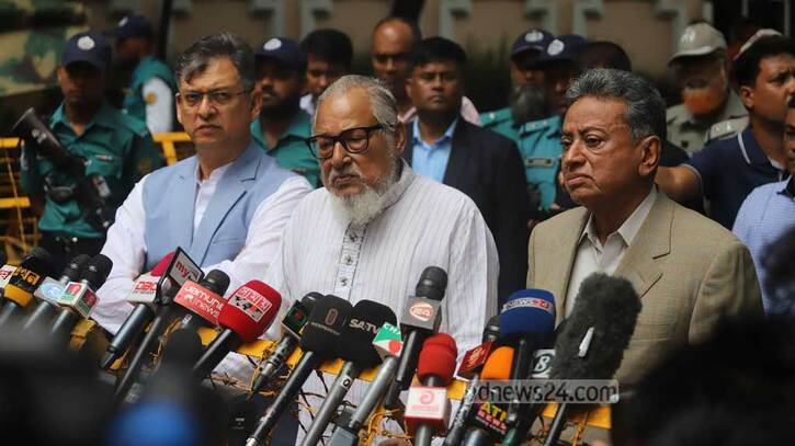 নতুন কোনো সাংবিধানিক সংকট যেন না হয়: বিএনপি নতুন কোনো সাংবিধানিক সংকট যেন না হয়: বিএনপি