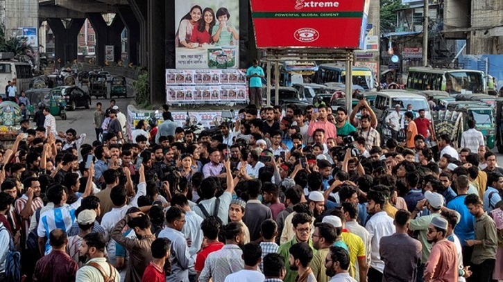 গোপালগঞ্জ হামলার প্রতিবাদে চট্টগ্রামে বিক্ষোভ ও প্রতীকী অবরোধ গোপালগঞ্জ হামলার প্রতিবাদে চট্টগ্রামে বিক্ষোভ ও প্রতীকী অবরোধ