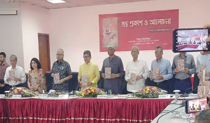 মানুষের মাথায় হাত বুলিয়ে, আবার ধমক দিয়েও কাজ করাতে হচ্ছে মানুষের মাথায় হাত বুলিয়ে, আবার ধমক দিয়েও কাজ করাতে হচ্ছে