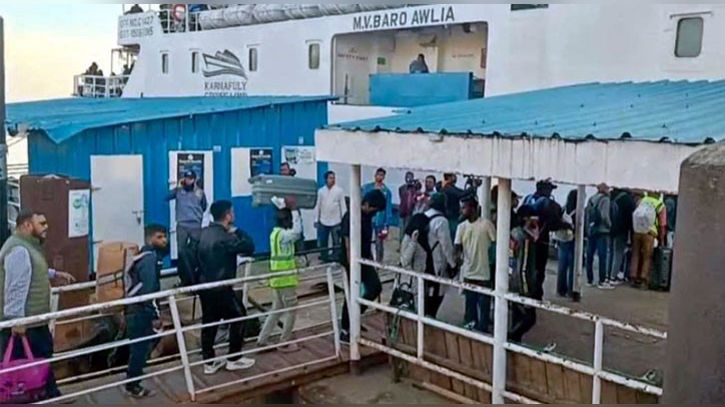 প্রথম যাত্রায় ১২০০ পর্যটক নিয়ে সেন্ট মার্টিনের পথে ৩ জাহাজ