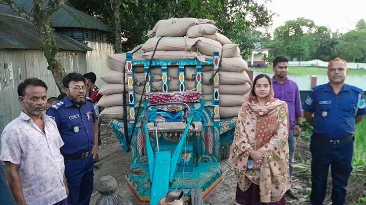 জামালপুরে টিসিবির ১৬০ বস্তা চাল উদ্ধার জামালপুরে টিসিবির ১৬০ বস্তা চাল উদ্ধার