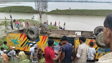 ব্রাহ্মণবাড়িয়ায় বাস খাদে পড়ে নিহত ৩