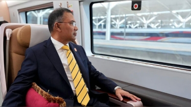 তালিয়ান থেকে বেইজিংয়ের পথে প্রধানমন্ত্রী