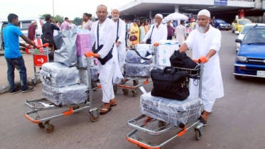 হজ শেষে এখন পর্যন্ত ৫২ ফ্লাইটে দেশে ফিরলেন ২১ হাজার হাজি
