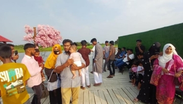 লক্ষ্মীপুরে মেঘনার পাড় যেন ‘মিনি কক্সবাজার’