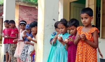 নীলফামারীতে ‘স্কুল ফিডিং’ কর্মসূচিতে উপস্থিতি বেড়েছে :