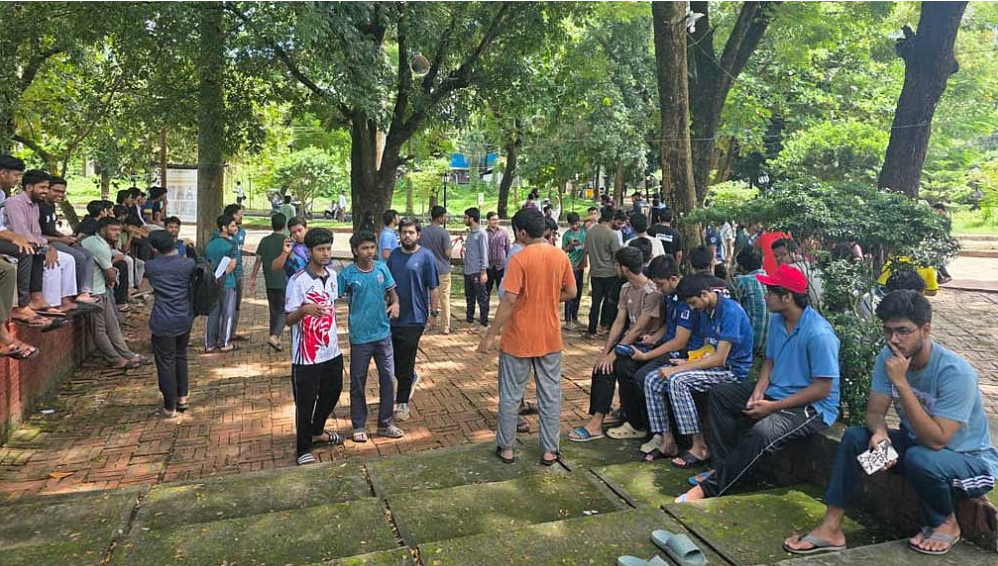 উপাচার্য পুনর্বহালের দাবি: দ্বিতীয় দিনের মত অচল চুয়েট