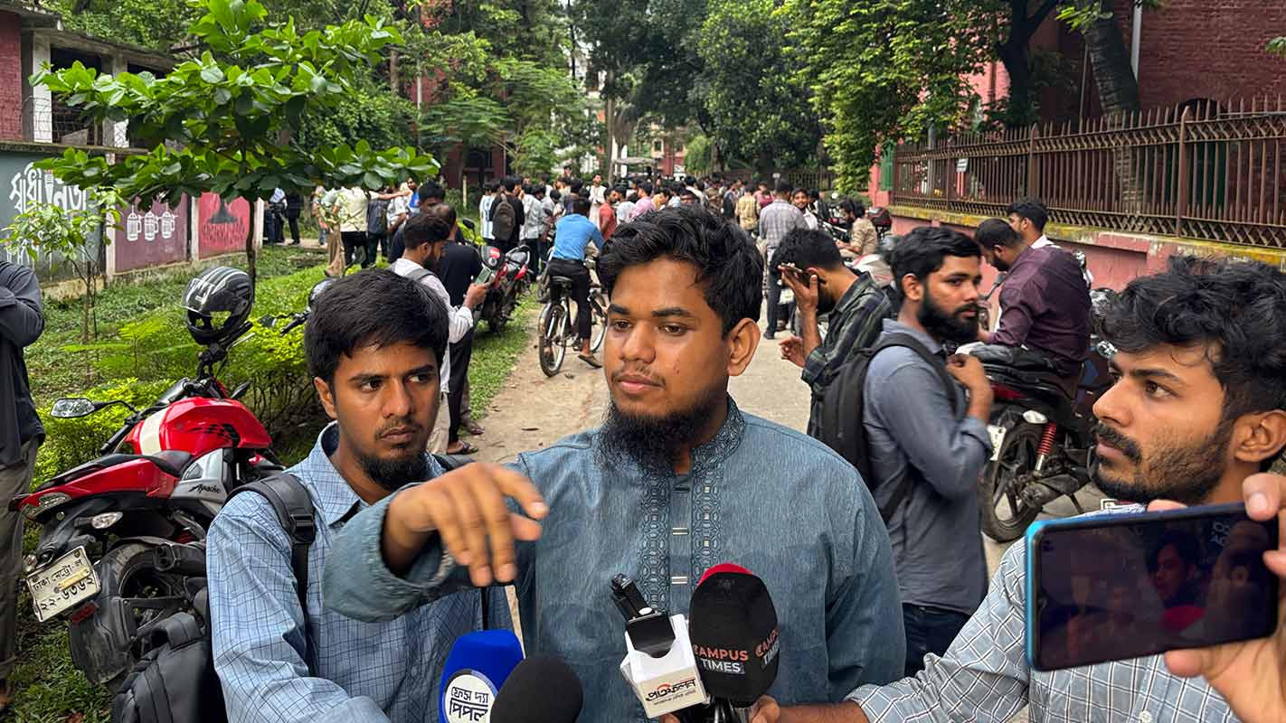 ঢাবির শহীদুল্লাহ হলে ছাত্রদল-ছাত্রশিবিরের সংঘর্ষ