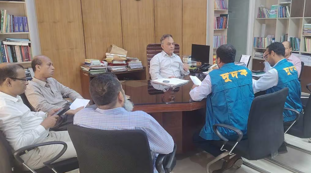 পাঠ্যবই ছাপায় ২৫২ কোটি টাকা বাড়তি ব্যয়ের অভিযোগ, এনসিটিবিতে দুদকের অভিযান