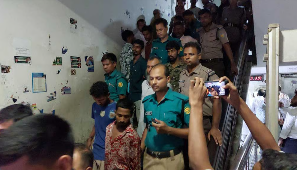 বায়তুল মোকাররম থেকে গ্রেপ্তার আওয়ামী লীগের ১৪ জন রিমান্ডে