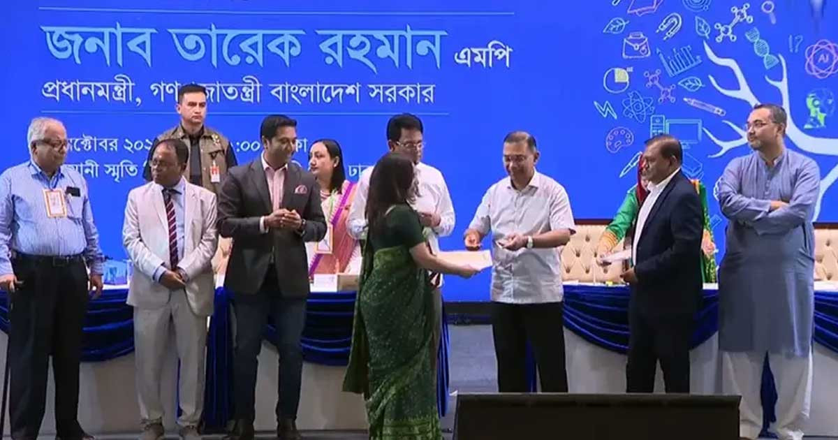 শতাধিক গুণী শিক্ষকের হাতে সম্মাননা তুলে দিলেন প্রধানমন্ত্রী