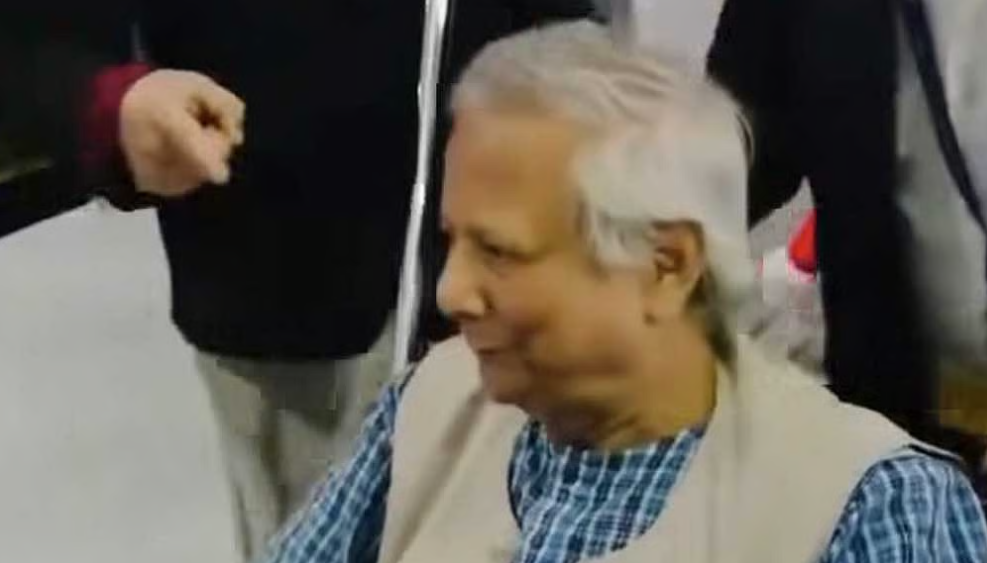নিউ ইয়র্কের বিমানবন্দরে ইউনূসকে আওয়ামী লীগ নেতাদের ‘হেনস্তা’