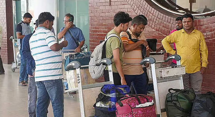 সৌদির বিমানবন্দরে হামলা: ১০০ ফ্লাইট বাতিল, ভোগান্তিতে ১৫ হাজারের বেশি যাত্রী