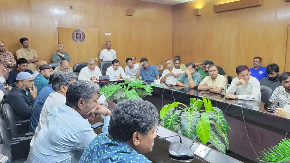 সাংবাদিকদের ওপর হামলা: রাবির জিয়া হলের প্রাধ্যক্ষকে অব্যাহতি