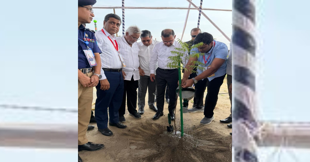 ঢাকা-আরিচা মহাসড়কে সবুজায়ন কর্মসূচির উদ্বোধন করলেন প্রধানমন্ত্রী