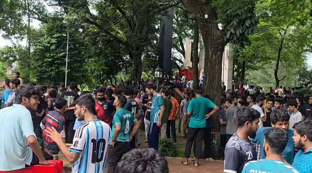 ভিসি বহালের আন্দোলনে অচল চুয়েট
