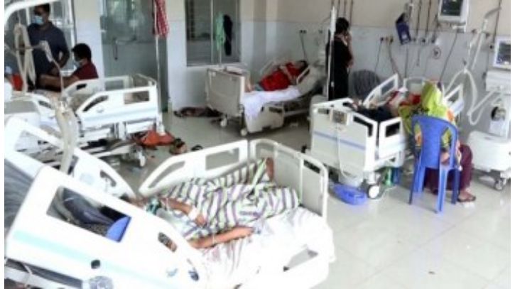 অনশনের ৭২ ঘন্টায় ১৬ শিক্ষার্থী হাসপাতালে ভর্তি