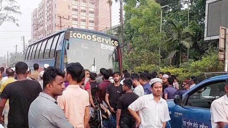 লক্ষ্মীপুরে বাসের ভেতর সুপার ভাইজার খুন
