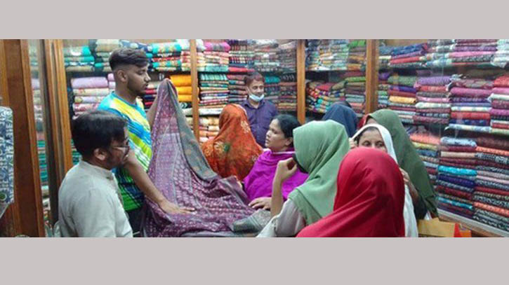 কুমিল্লায় জমে উঠেছে ঈদের কেনাকাটা