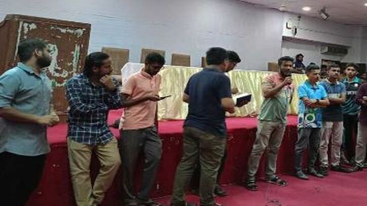 পদ ছাড়তে জগন্নাথের উপাচার্যকে ২৪ ঘণ্টা দিলেন শিক্ষার্থীরা