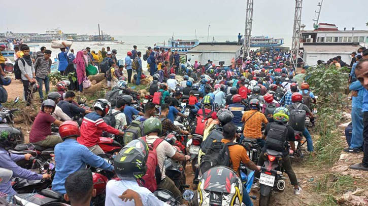 শিমুলিয়া ঘাটে মোটরসাইকেলের দারুণ চাপ