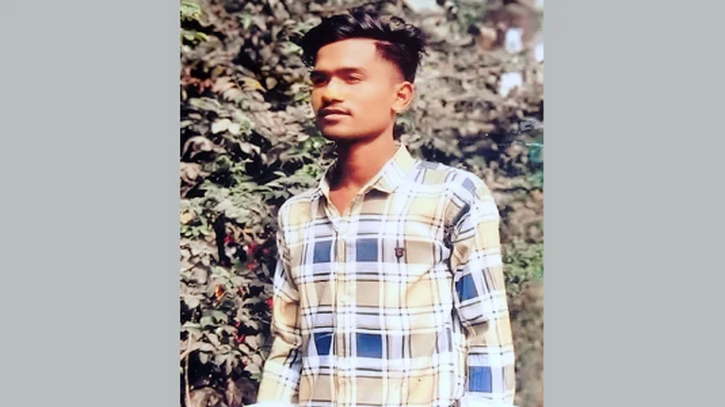 কান্না থামছে না শহীদ রুবেল ইসলামের মায়ের