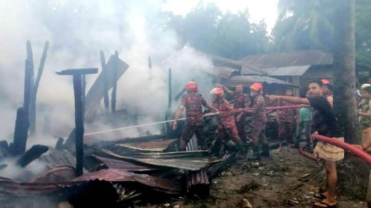 আলীকদমে ১২ দোকান ও বসতঘর পুড়ে ছাই