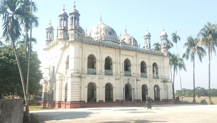 সুনামগঞ্জের তিন গম্বুজবিশিষ্ট রায়পুর বড় মসজিদ স্থাপত্যকলার বিস্ময়