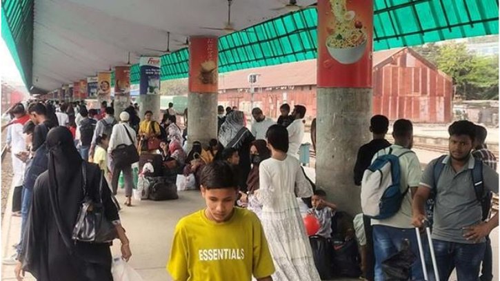 চট্টগ্রাম থেকে ট্রেনের অগ্রিম টিকিটে ঈদযাত্রা শুরু।