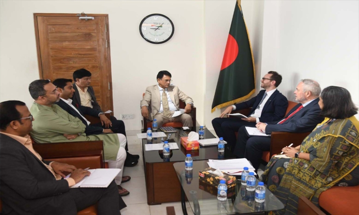 বাংলাদেশি শিক্ষার্থীদের জন্য যুক্তরাজ্যের শিক্ষাবৃত্তি বাড়ানোর :
