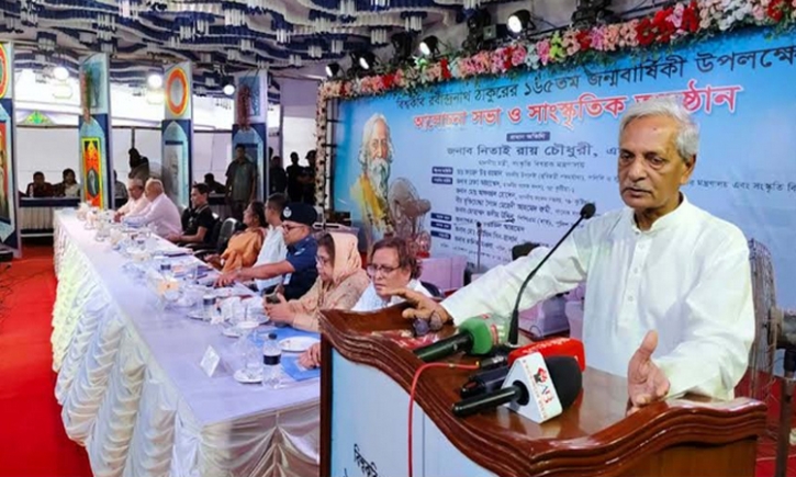 রবীন্দ্রসাহিত্য সমাজ থেকে অন্ধকার দূর করার অন্যতম হাতিয়ার