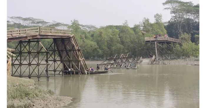 মাদ্রাসা সুপারের মৃত্যু ,সক্ষমতা পরীক্ষার সময় ভেঙে পড়ল ব্রিজ
